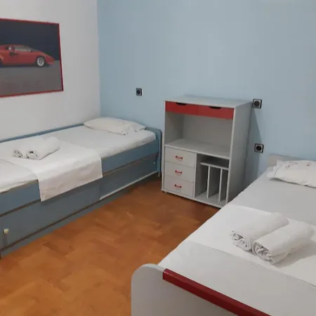 Case de vacanță Orfani